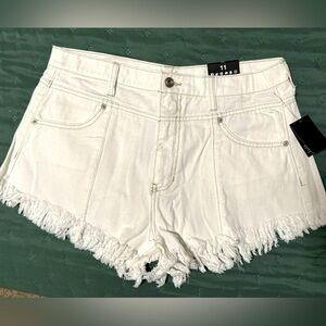 NWT Fashion Nova Seal The Deal Fray Hem shorts in White - size 11/30